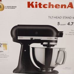 KitchenAid Mixer W/ 5Quartz Mixing Bowl