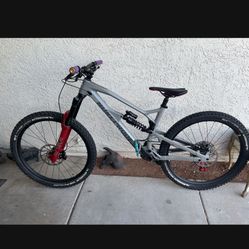 Like New 2020 Nukeproof Mega 275 Carbon. Medium