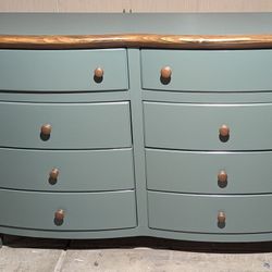 8 Drawer Dresser 