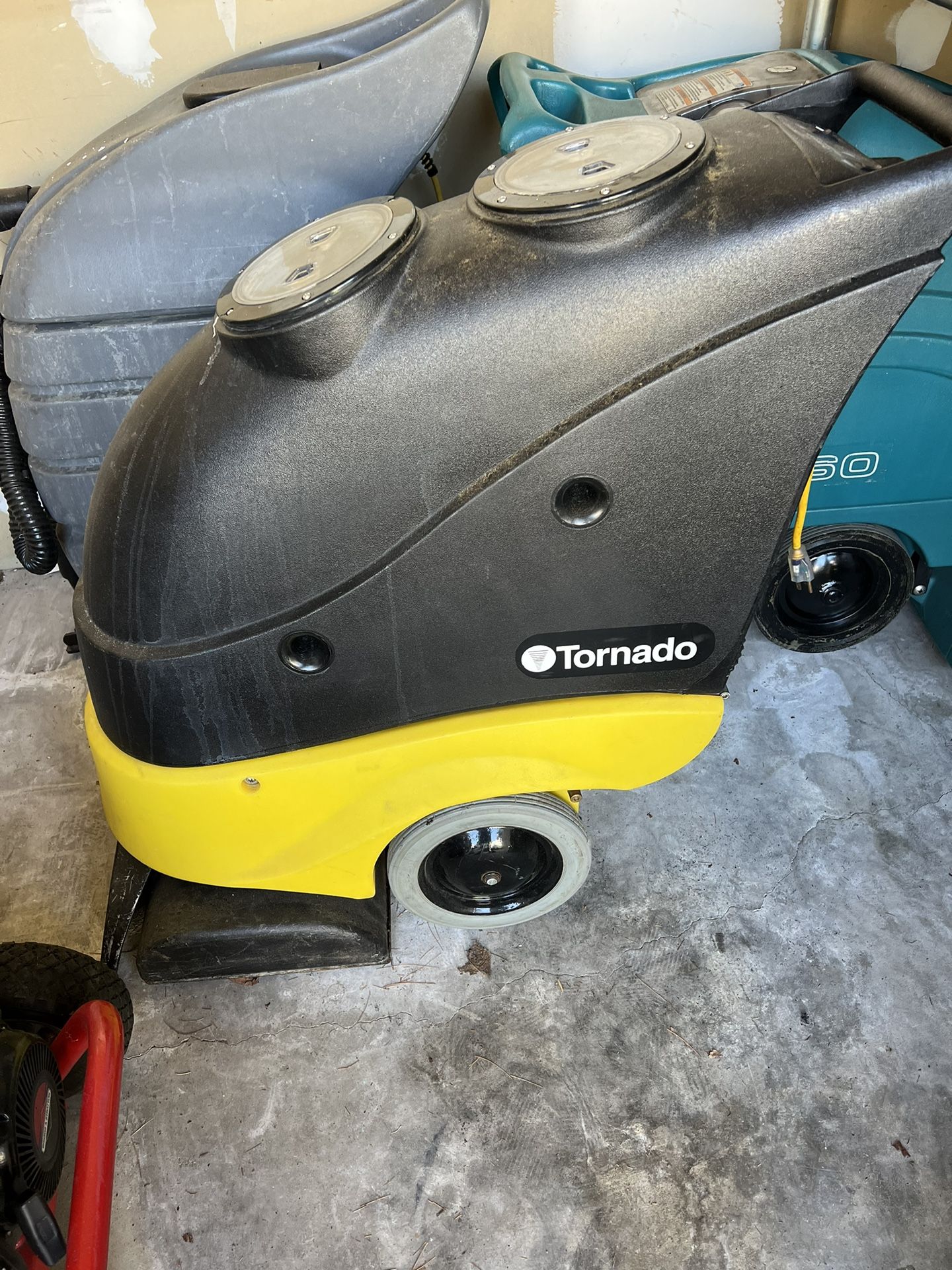 Tornado Carpet Machine 