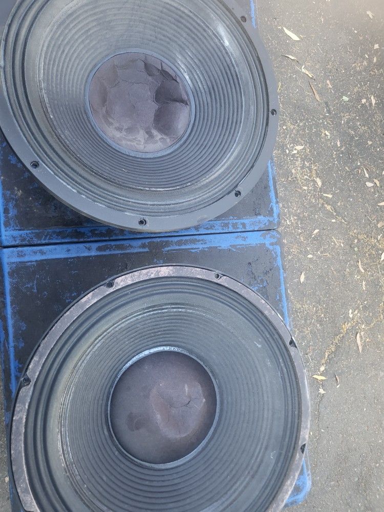 EV.15.similar.a.JBL.1000.W