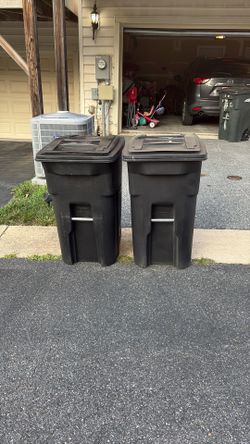 Toter 64  Gallon Black Rolling Outdoor Garbage/Trash Can with Wheels and Attached Lid