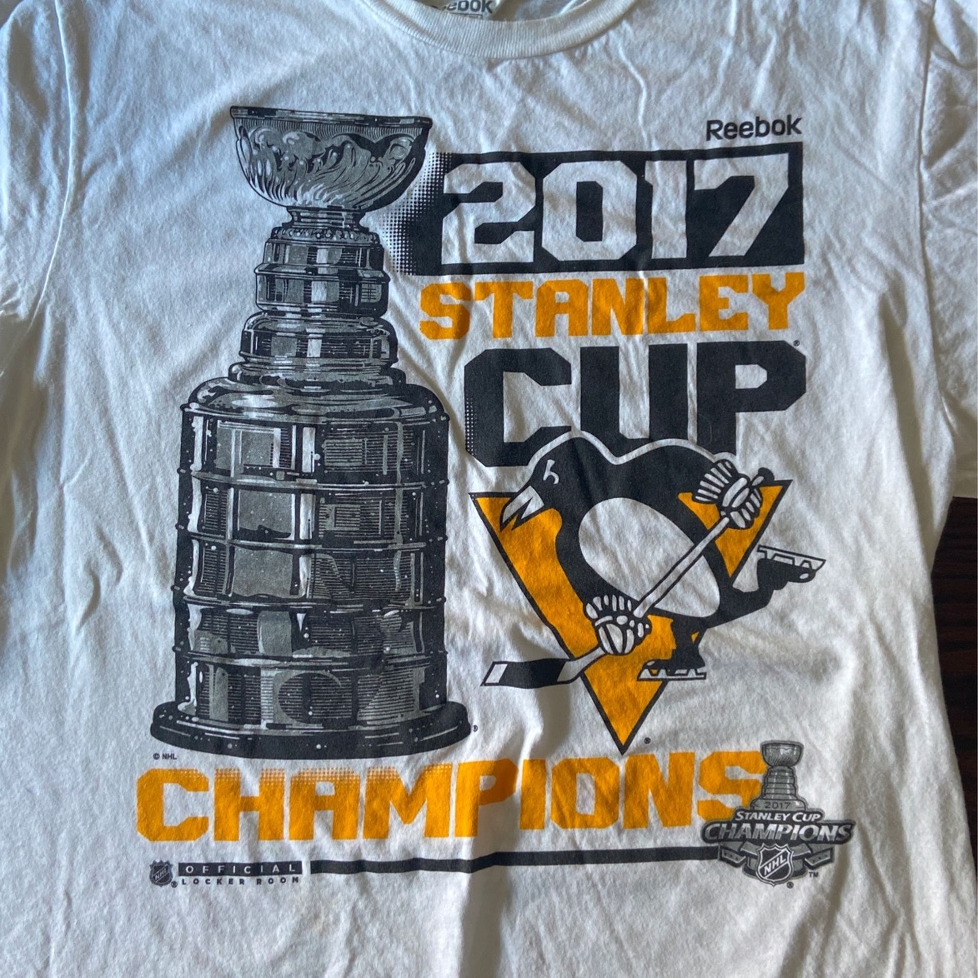2017 Pittsburgh Penguins Large Stanley Cup Champs Shirt