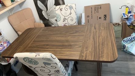 Dining Room Table – $150 | MUST PICK UP