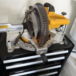 DeWalt Saw