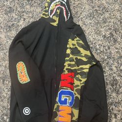 Bape Hoodie (M)