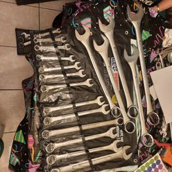 Jumbo Wrench 18 PC Combination HDC Jumbo Wrench Set. 2" To 3/8".  These Do Not Appear To Have Been Used!