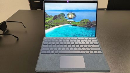 Microsoft Surface Pro 9 + Keyboard + Surface Pen