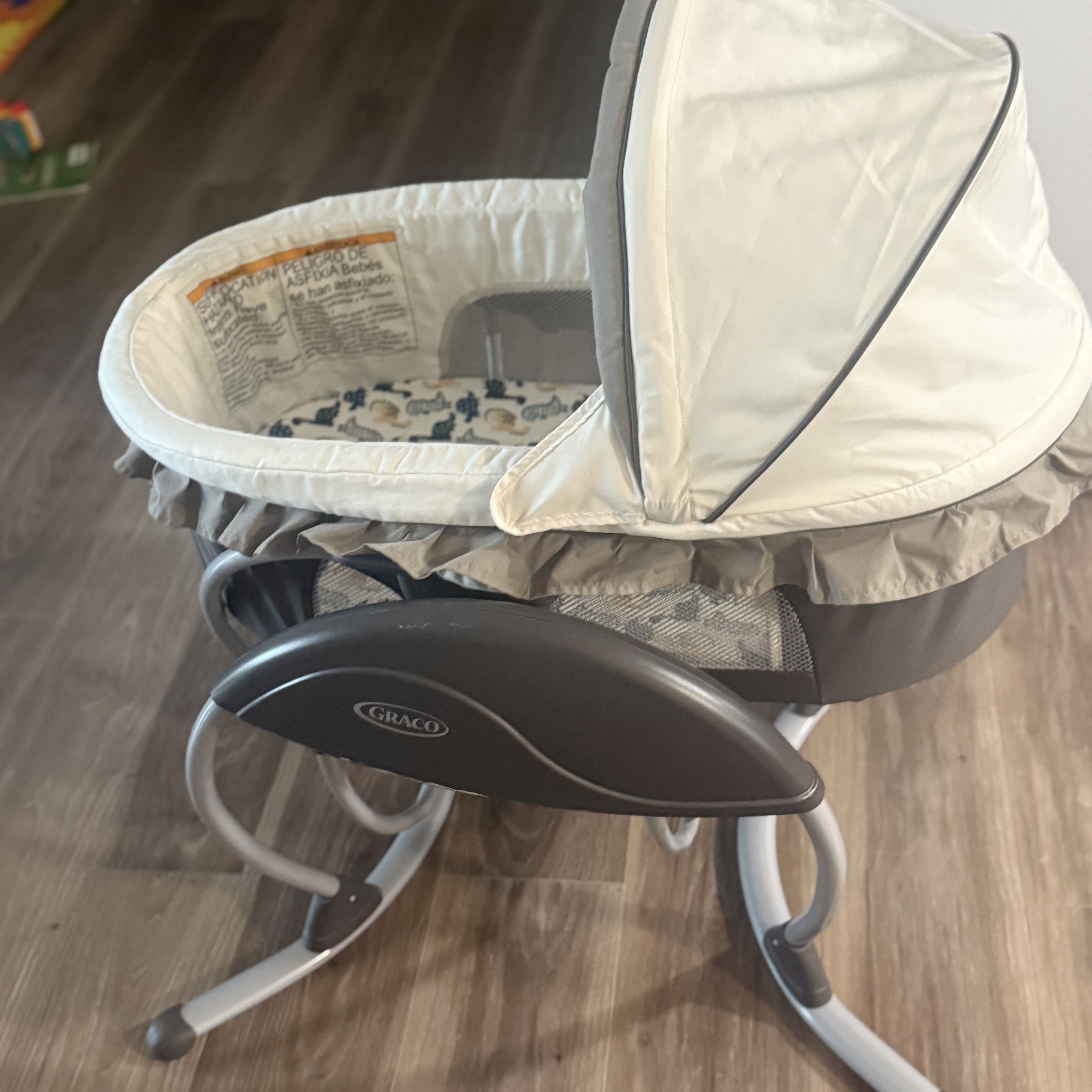 Graco Electric White and Grey Baby Bassinet and Swing