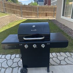 Char-Broil ADVANTAGE Series 3 Burner Gas Grill With Propane Tank - Moving Sale!!