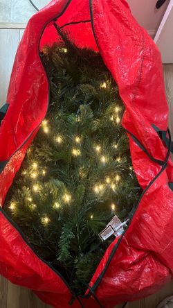 Christmas Tree w/ built in Lights!