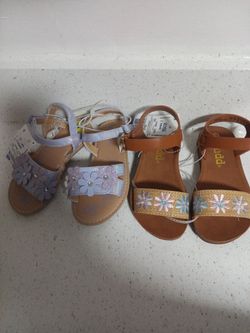 Girls sandals Both ONLY $15🙀$8each