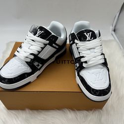 Louis Vuitton trainers- black/white 