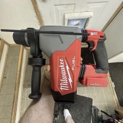 Milwaukee M18 FUEL 18V Lithium-Ion Brushless Cordless SDS-Plus 1-1/8 in. Rotary Hammer Drill