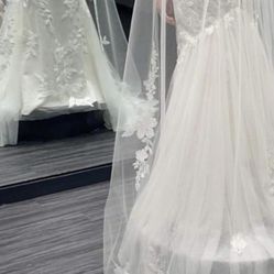 Wedding Dress Never Worn. 