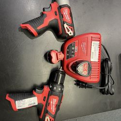 Milwaukee Driver Drill Set (847904-2)