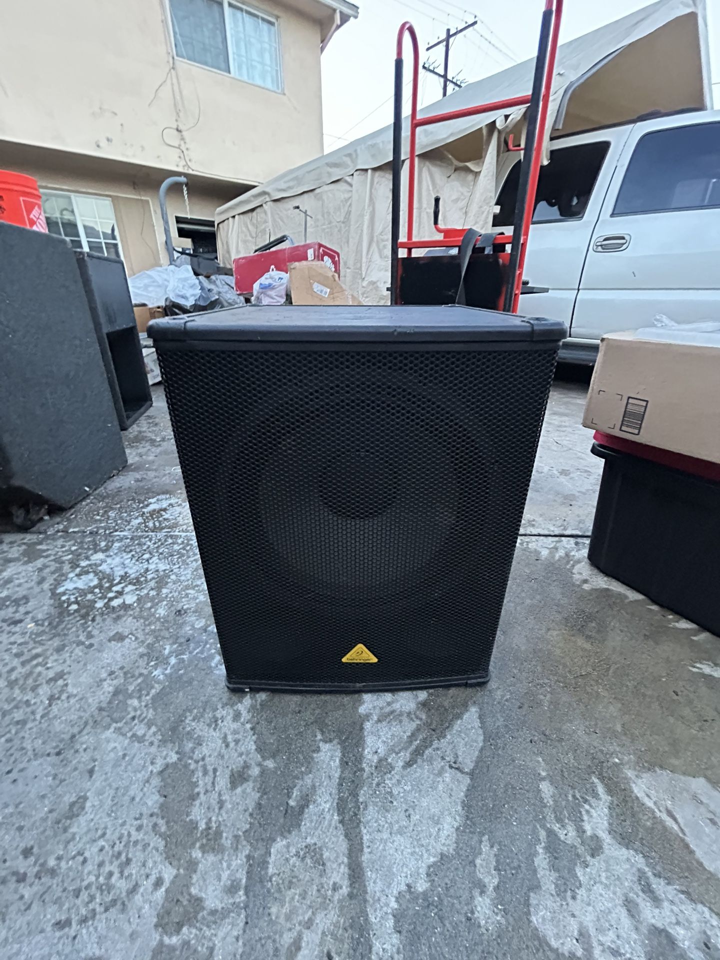 behringer subwoofer 18 inch