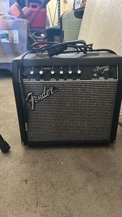Gulitar FENDER