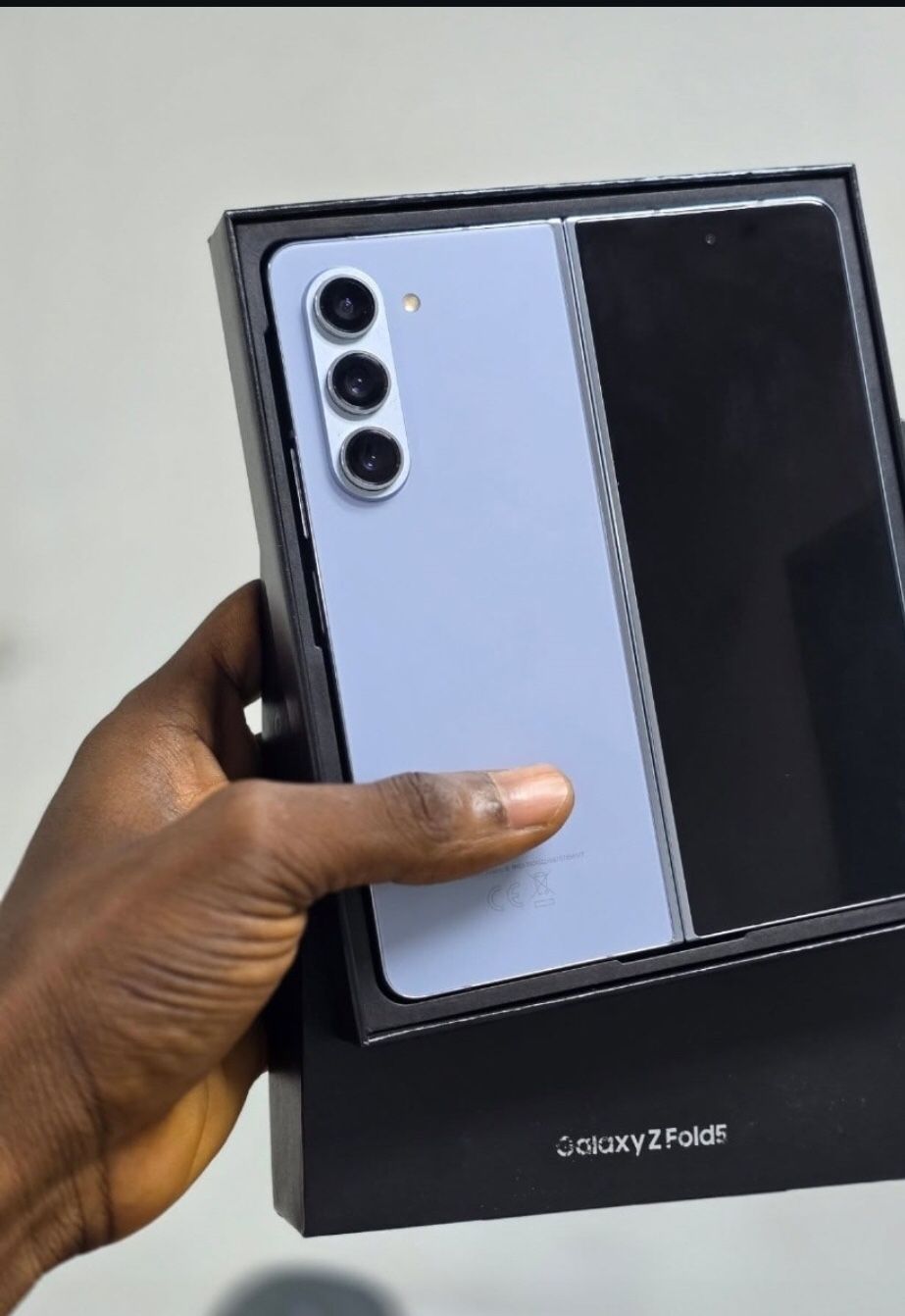 𝚂𝚊𝚖𝚜𝚞𝚗𝚐 𝙶𝚊𝚕𝚊𝚡𝚢 𝚉 𝚏𝚘𝚕𝚍 5 𝚞𝚗𝚕𝚘𝚌𝚔𝚎𝚍 𝚠𝚒𝚝𝚑 𝚠𝚊𝚛𝚊𝚛