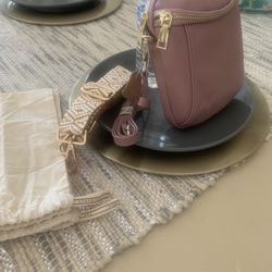 Mother’s Day’s Gift 🎁 Cross Body Purse 👛 100 Leather Still Own Tags 🏷️ 