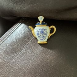 Like New Vintage Miniature Porcelain Teapot Brooch Pin