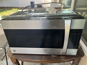 Kenmore household microwave oven