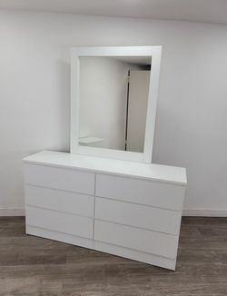 Cómoda con espejo