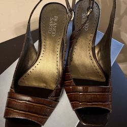 Franco Sarto block heel sandals 8 croc-embossed pattern