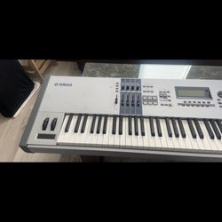 Yamaha Motif ES 8