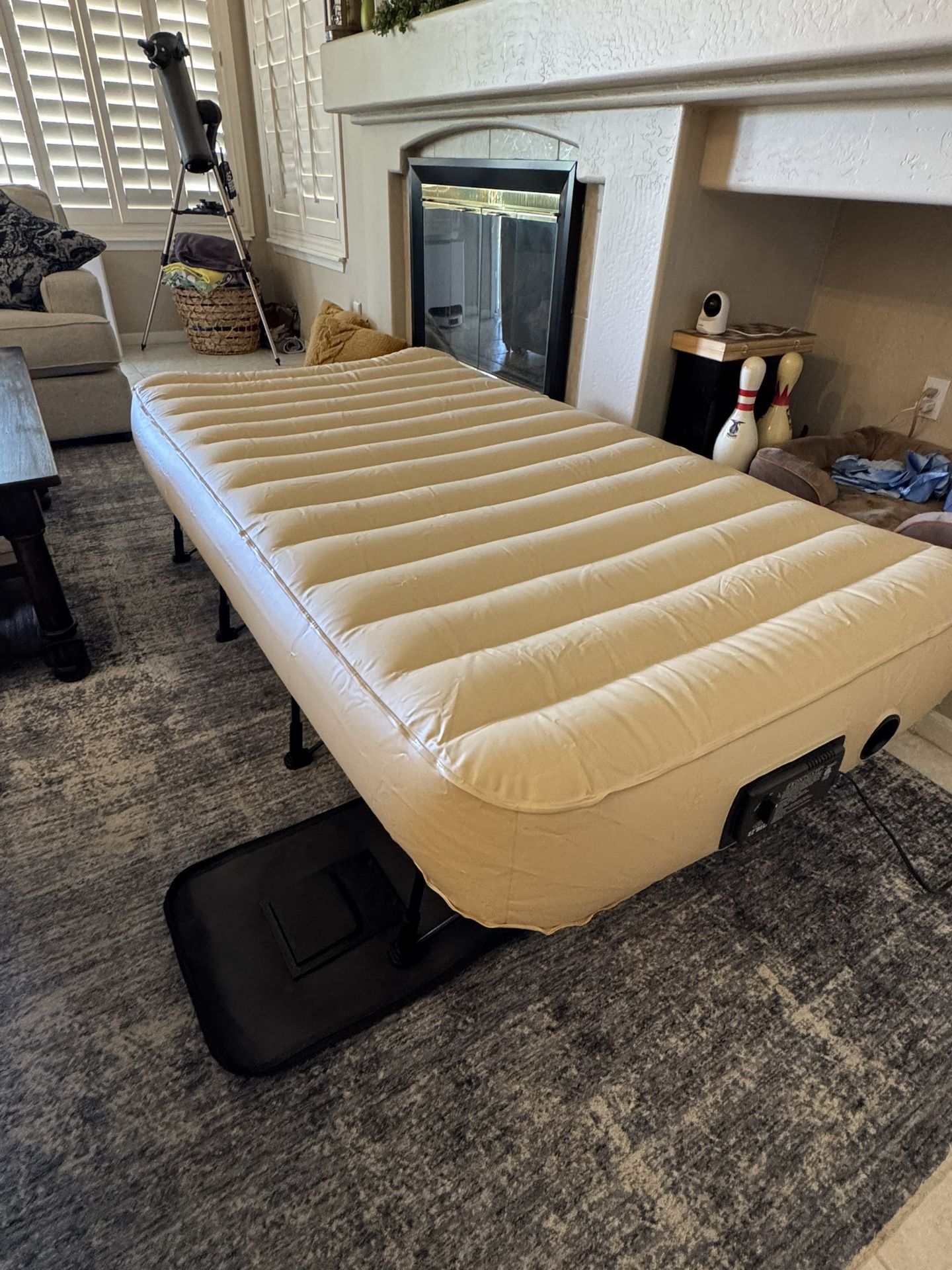 Frontgate EZ Inflate Twin bed