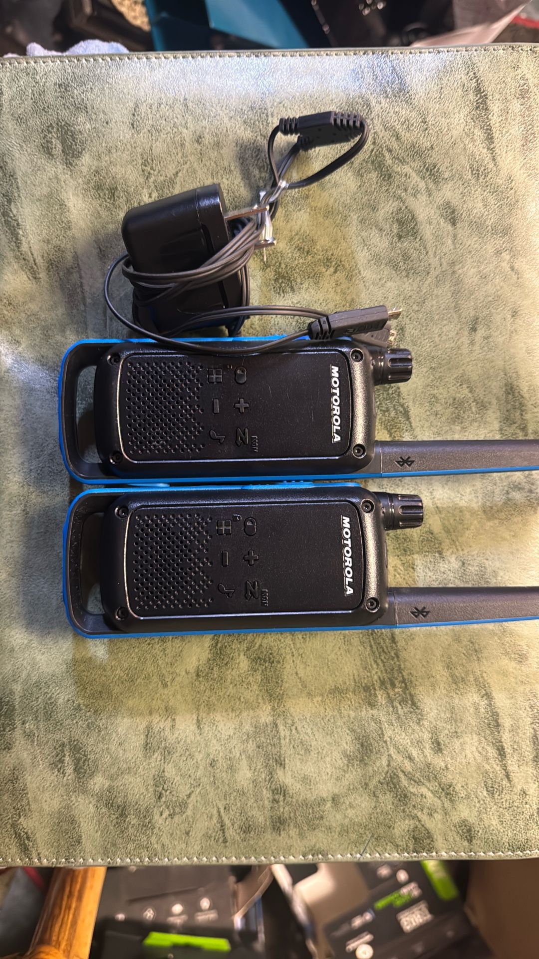 ⸻ 📡 Motorola T800 Bluetooth Walkie Talkie