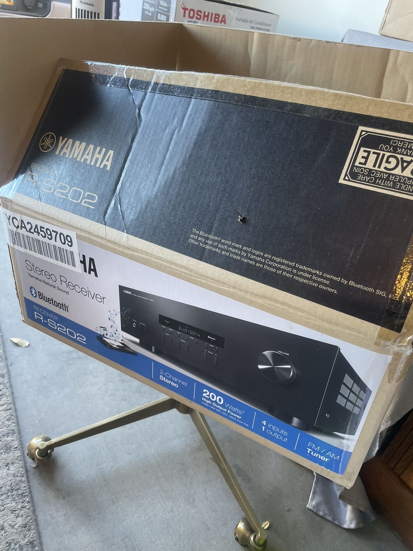 Yamaha R-S202 Stereo Receiver with Built-In Bluetooth Connectivity