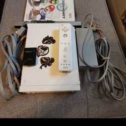 White Nintendo Wii Bundle