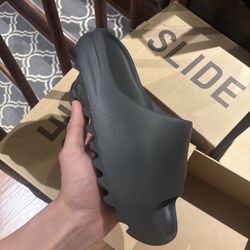 Brand new Yeezy slides men’s 12