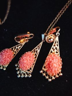 Vintage Genuine Coral Necklace/Clip Earrings marke I'll96 To Celebrity Faux Coral