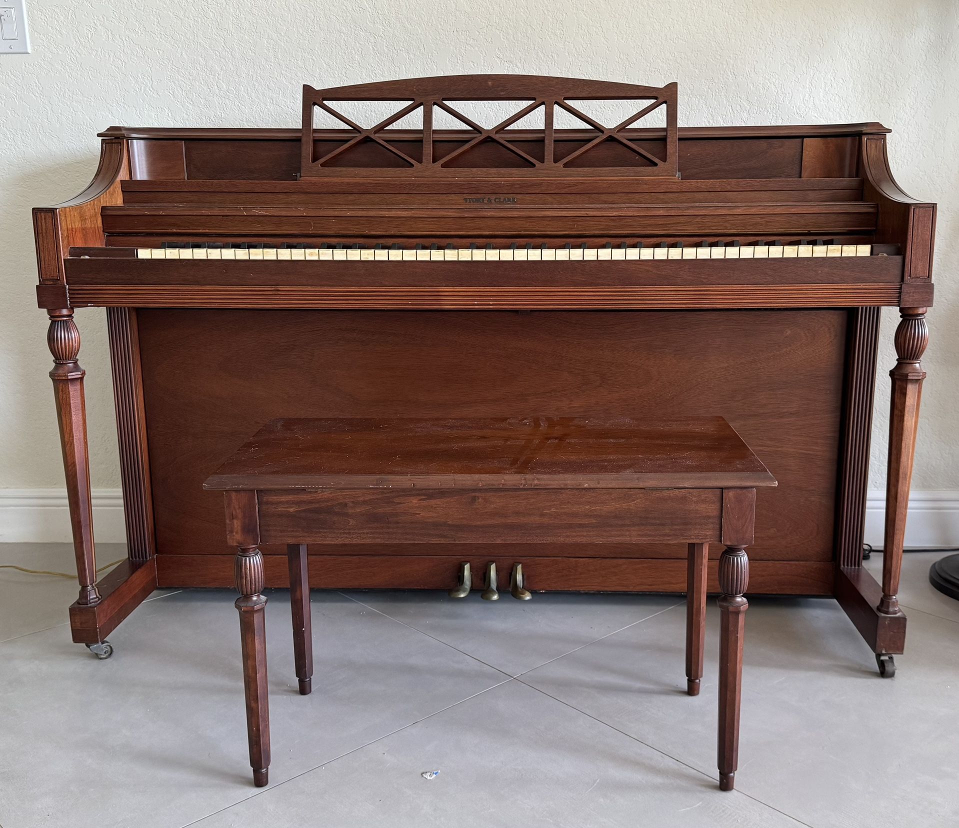 🎹 Vintage Upright Piano – A Treasured Gift with a Story