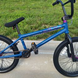Giant Method BMX 20" tires bike is in very Nice Cond 