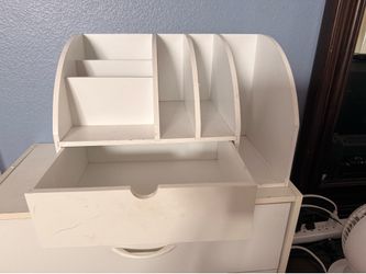 Desk organizer