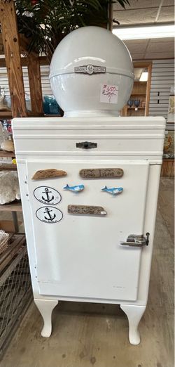 Antique GE Globe Top/Monitor Top 1930’s Fridge In Excellent Condition