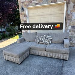 Comfy Sectional Sofa – Great Condition!