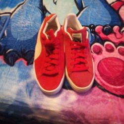 Size 8 Red Suede Pumas