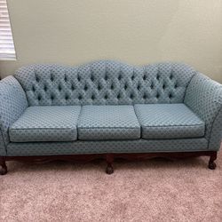 🛋️ Elegant Vintage Tufted Couch Set – $400 (or $220 Each) 🛋️