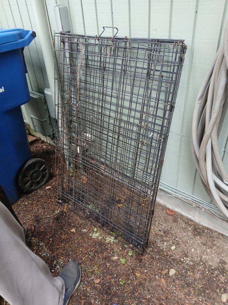 L-XL Metal Kennel!