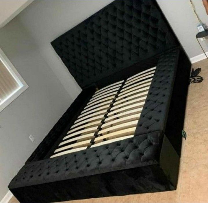 Viss Velvet Black Queen Storage Platform Bed