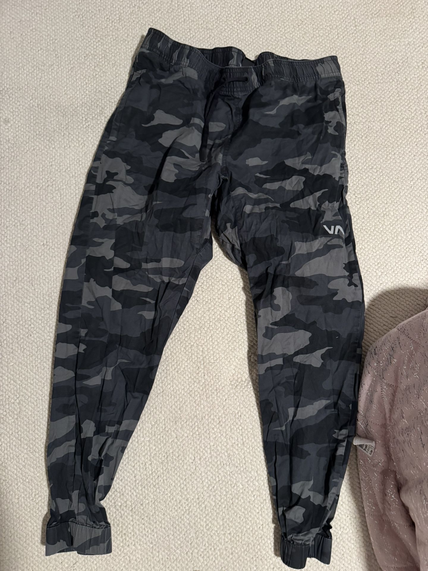 Men’s Size Large Rvca Black Camo Joggers Spectrum