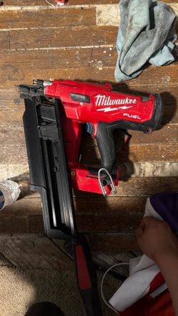 MILWAUKEE FUEL FRAMING NAILER