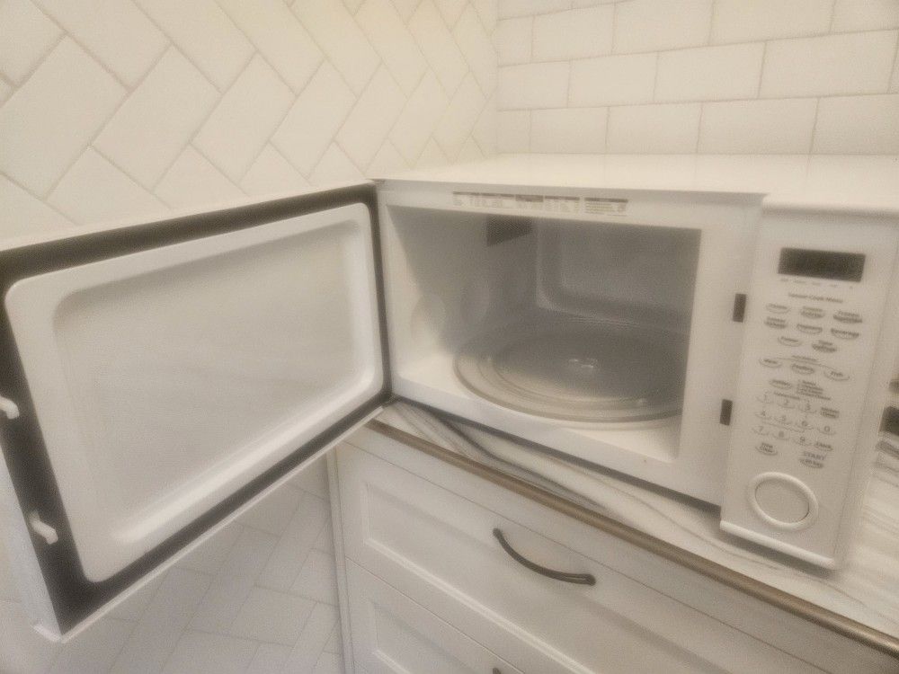 Sharp Carousel Microwave 