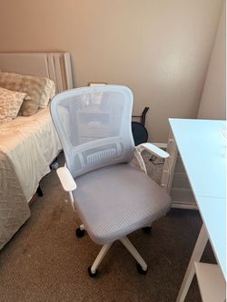 White Mesh Office/Desk Chair – $30
