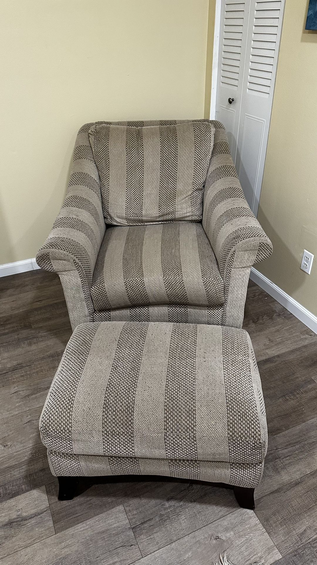 Schnadig Stationary Chair With Matching Ottoman