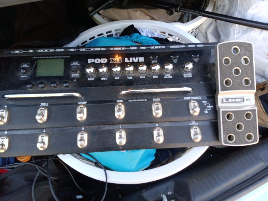 Line 6;Pod X Live Guitar Effects Pedal Board Works Awesome Plenty Of Guitar Effects To Program $70